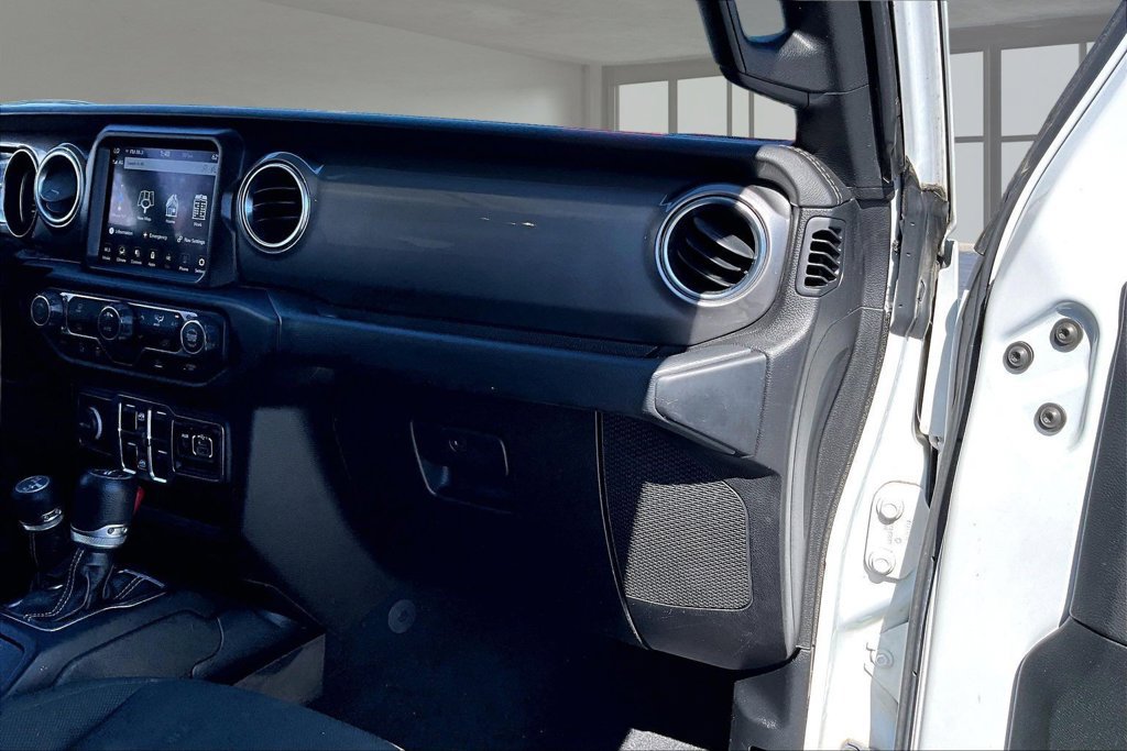 Used 2021 Jeep Wrangler Unlimited Sahara w/ Uconnect 4C Nav & Sound Group AWD/4WD image 17