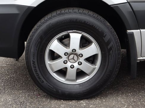 Used 2016 Mercedes-Benz Sprinter 2500 image 39