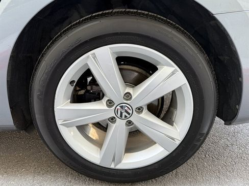 Used 2014 Volkswagen Passat 1.8T Wolfsburg Edition image 28