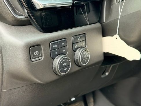 Used 2022 Chevrolet Silverado 1500 LT Trail Boss w/ Protection Package AWD/4WD image 9