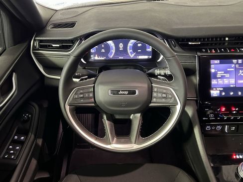 New 2025 Jeep Grand Cherokee Laredo image 29