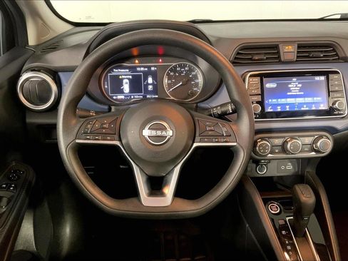 Used 2025 Nissan Versa SV FWD image 5