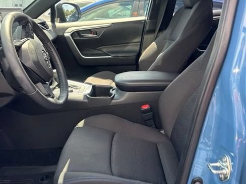 Used 2022 Toyota RAV4 SE w/ Convenience Package AWD/4WD image 4
