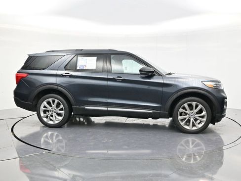 Used 2023 Ford Explorer Platinum w/ Technology Package AWD/4WD image 4
