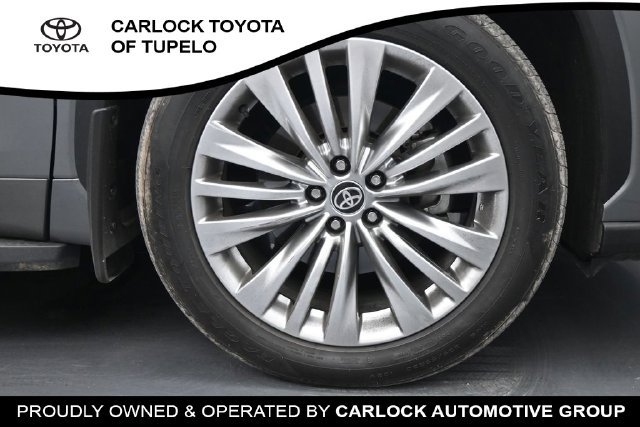 Used 2025 Toyota Highlander Platinum AWD/4WD image 42