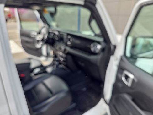 Used 2020 Jeep Wrangler Unlimited Sahara image 20