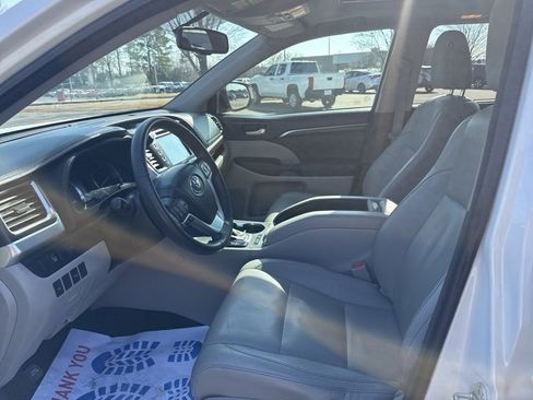 Used 2014 Toyota Highlander Limited image 23