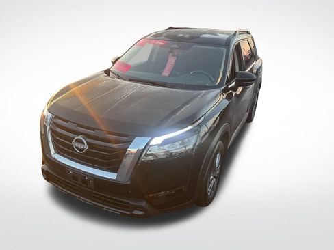 Certified 2025 Nissan Pathfinder SV image 39