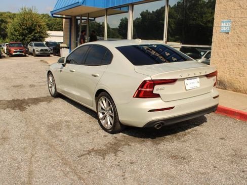 Used 2021 Volvo S60 T5 Momentum w/ Premium Package FWD image 4