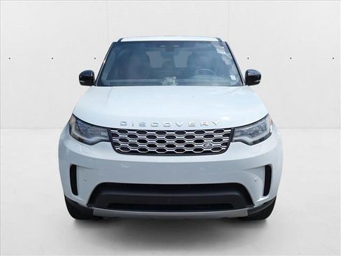 New 2025 Land Rover Discovery S image 2