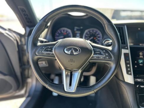 Used 2017 INFINITI Q60 Red Sport 400 image 18