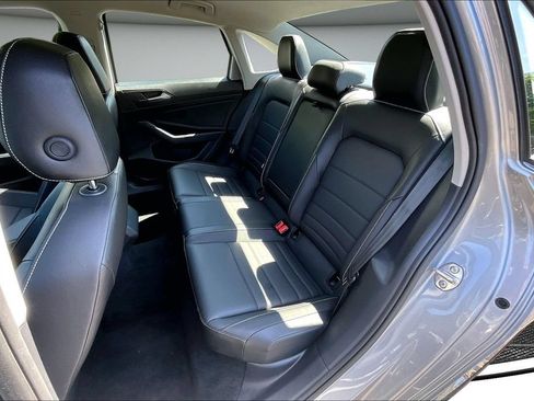 Used 2024 Volkswagen Jetta SE FWD image 22