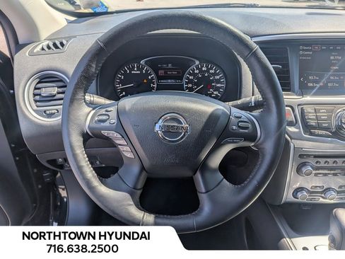 Used 2019 Nissan Pathfinder SL AWD/4WD image 7