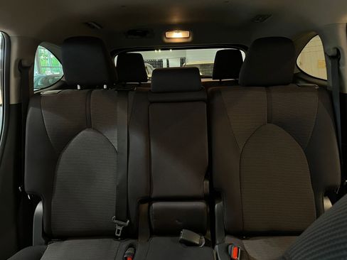 Used 2025 Toyota Highlander LE FWD image 40