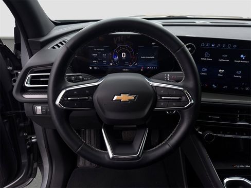 Used 2025 Chevrolet Traverse LT image 10