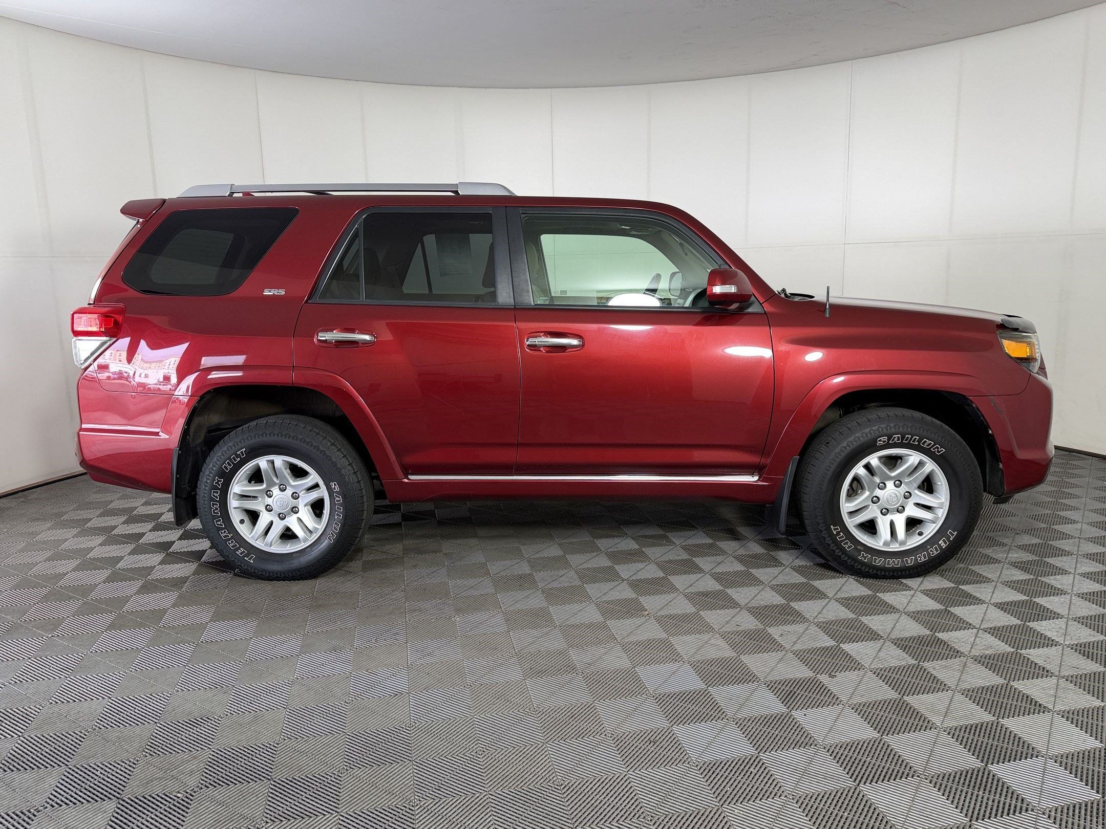 Used 2013 Toyota 4Runner SR5 w/ Convenience Pkg AWD/4WD image 8