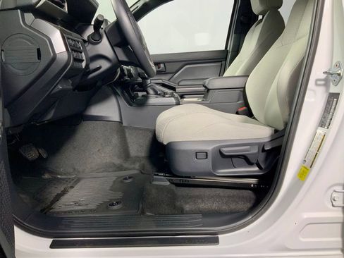 Used 2025 Toyota 4Runner SR5 AWD/4WD image 21