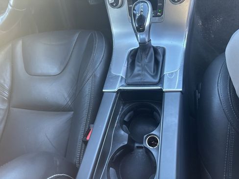 Used 2018 Volvo V60 T5 Dynamic w/ Vision Package image 32