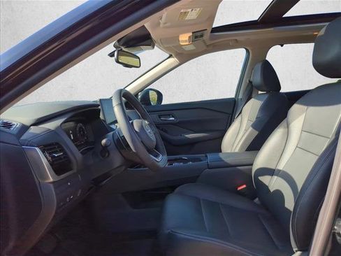 Used 2024 Nissan Rogue SL w/ SL Premium Package image 17