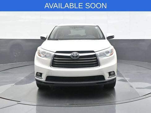 Used 2015 Toyota Highlander Limited w/ Driver Technology Package AWD/4WD image 2