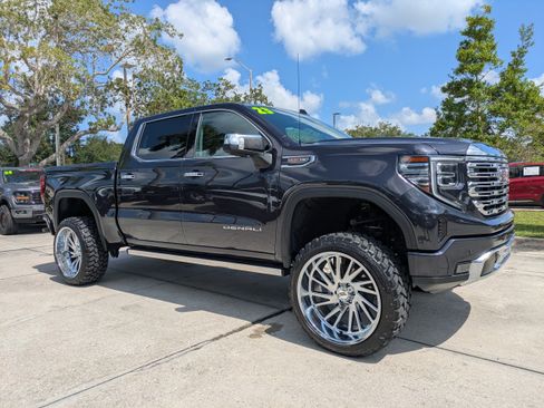 Used 2023 GMC Sierra 1500 Denali w/ Denali Reserve Package AWD/4WD image 2