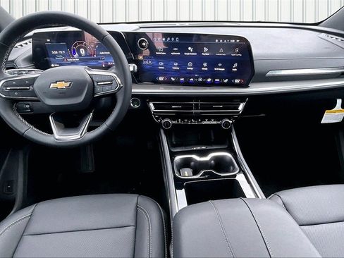 New 2026 Chevrolet Traverse LT w/ Driver Confidence Package image 2