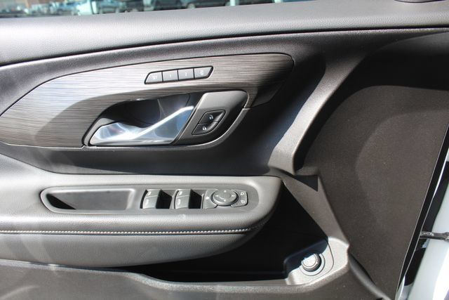 Used 2024 GMC Terrain SLT w/ Infotainment Package II FWD image 35