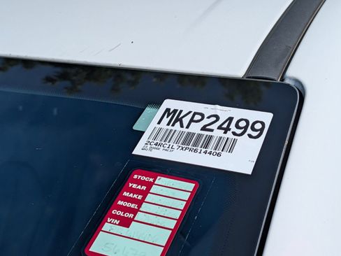 Used 2023 Chrysler Pacifica Touring-L FWD image 31