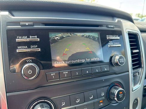Used 2018 Nissan Titan SV image 14
