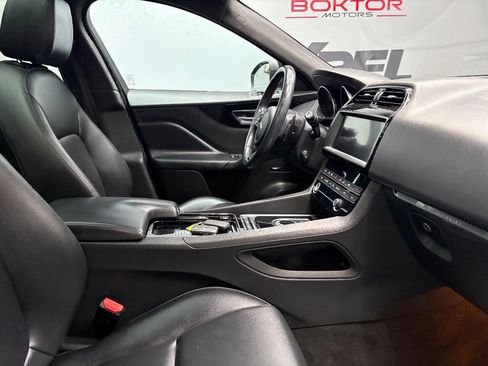 Used 2020 Jaguar F-PACE Premium image 58