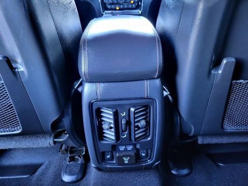 Used 2019 Jeep Grand Cherokee Summit image 14