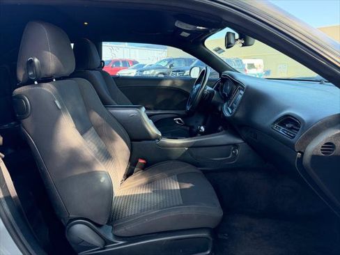 Used 2017 Dodge Challenger R/T w/ Driver Convenience Group RWD image 16