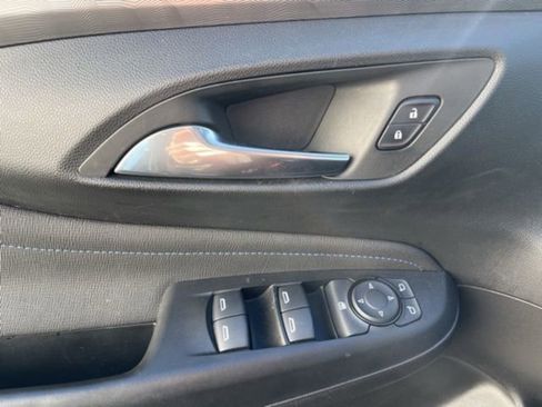 Used 2025 Buick Envista Sport Touring w/ Experience Buick Package image 10