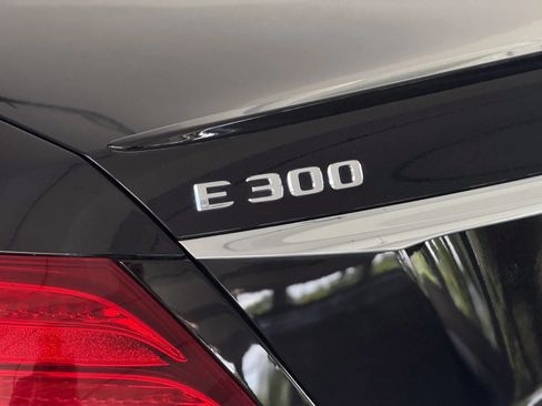 Used 2018 Mercedes-Benz E 300 image 11