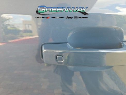 Used 2024 Land Rover Defender 110 X-Dynamic SE AWD/4WD image 12