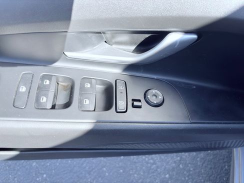 Used 2024 Hyundai Elantra SEL image 15