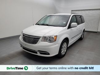 Used 2016 Chrysler Town & Country Touring image 1