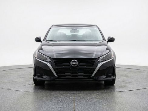 Used 2025 Nissan Altima 2.5 SV image 1