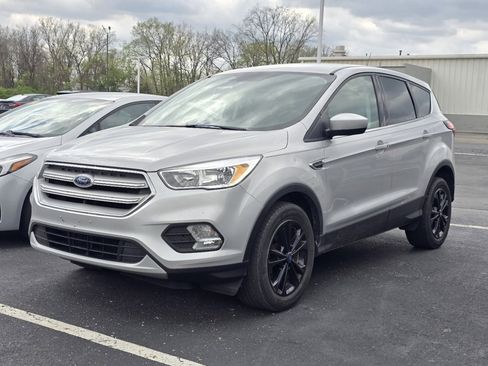 Used 2019 Ford Escape SE image 3