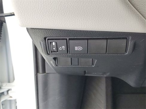 Used 2022 Toyota Corolla Cross L image 31