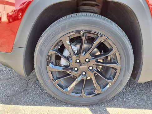 Used 2023 GMC Terrain SLE w/ Driver Convenience Package FWD image 10