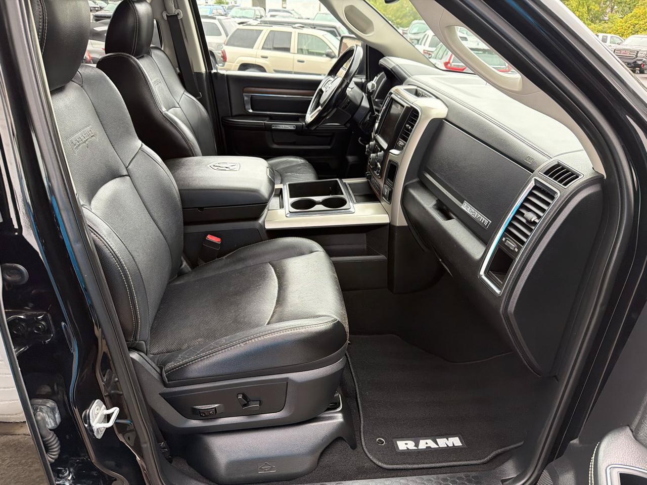 Used 2014 RAM 2500 Laramie w/ Black Appearance Group AWD/4WD image 11