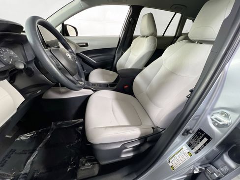 Used 2023 Toyota Corolla Cross L image 19