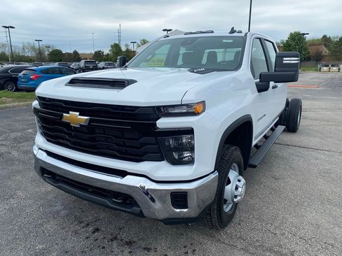 New 2026 Chevrolet Silverado 3500 W/T w/ Snow Plow Prep Package AWD/4WD image 3