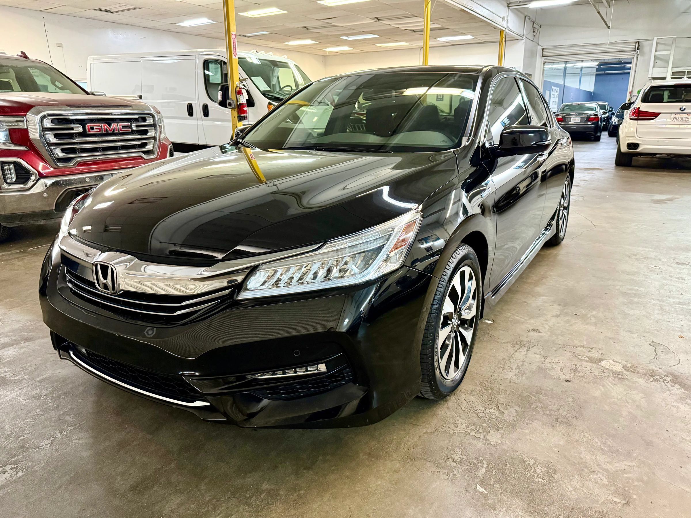 Used 2017 Honda Accord Touring image 1
