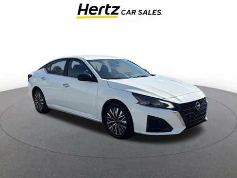 Used 2025 Nissan Altima 2.5 SV image 1