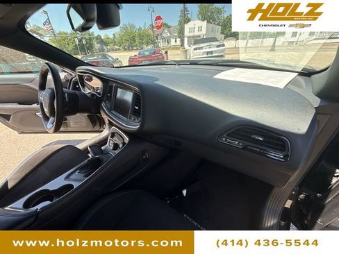 Used 2016 Dodge Challenger R/T Scat Pack w/ Leather Interior Group RWD image 30