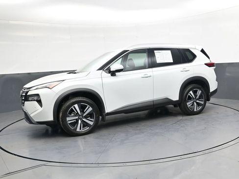 Used 2024 Nissan Rogue SL FWD image 12
