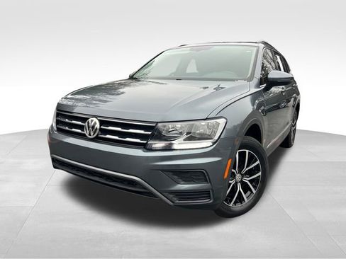 Used 2021 Volkswagen Tiguan SE w/ Panoramic Sunroof Package image 9