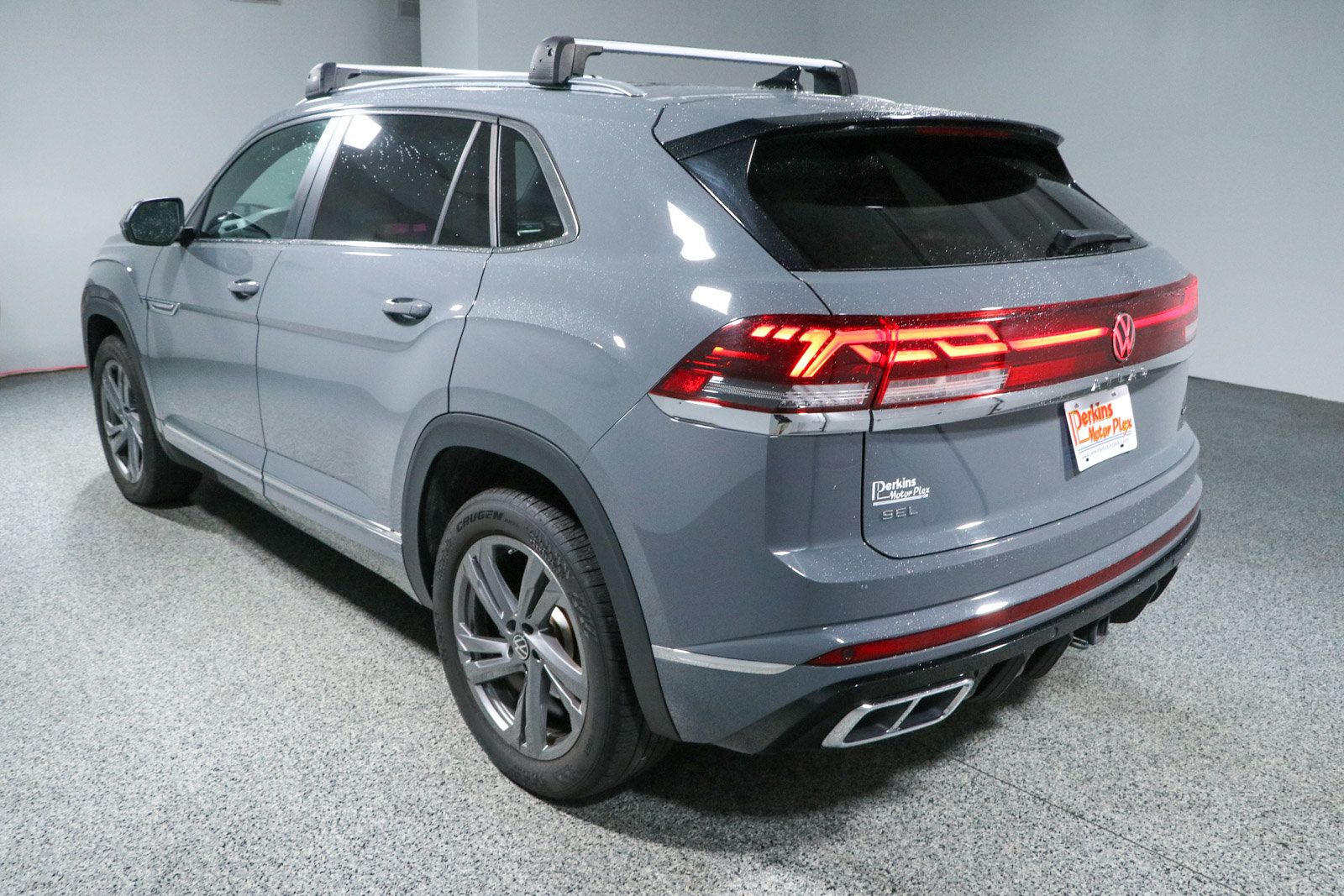 Used 2024 Volkswagen Atlas Cross Sport SEL R-Line AWD/4WD image 9